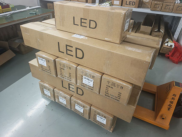 Industrial lighting high brightness LED tubes 20W shipped to Southeast Asia(Image2)
